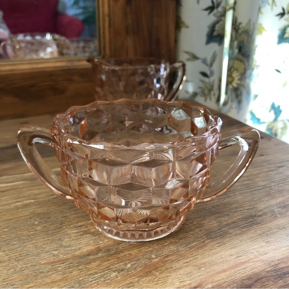 Vintage light pink cream and sugar glass set - Picture 2 of 5